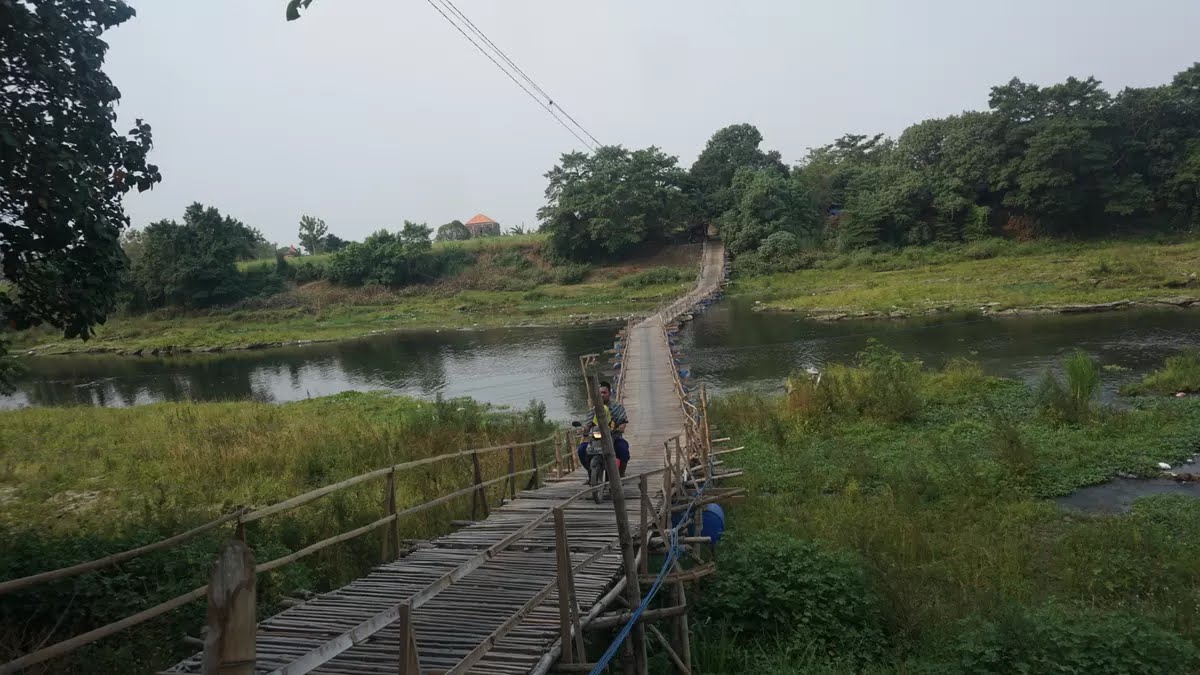 Jembatan apung Tambakrejo jadi jalur alternatif krusial penghubung Ngoro Mojokerto – Krembung Sidoarjo