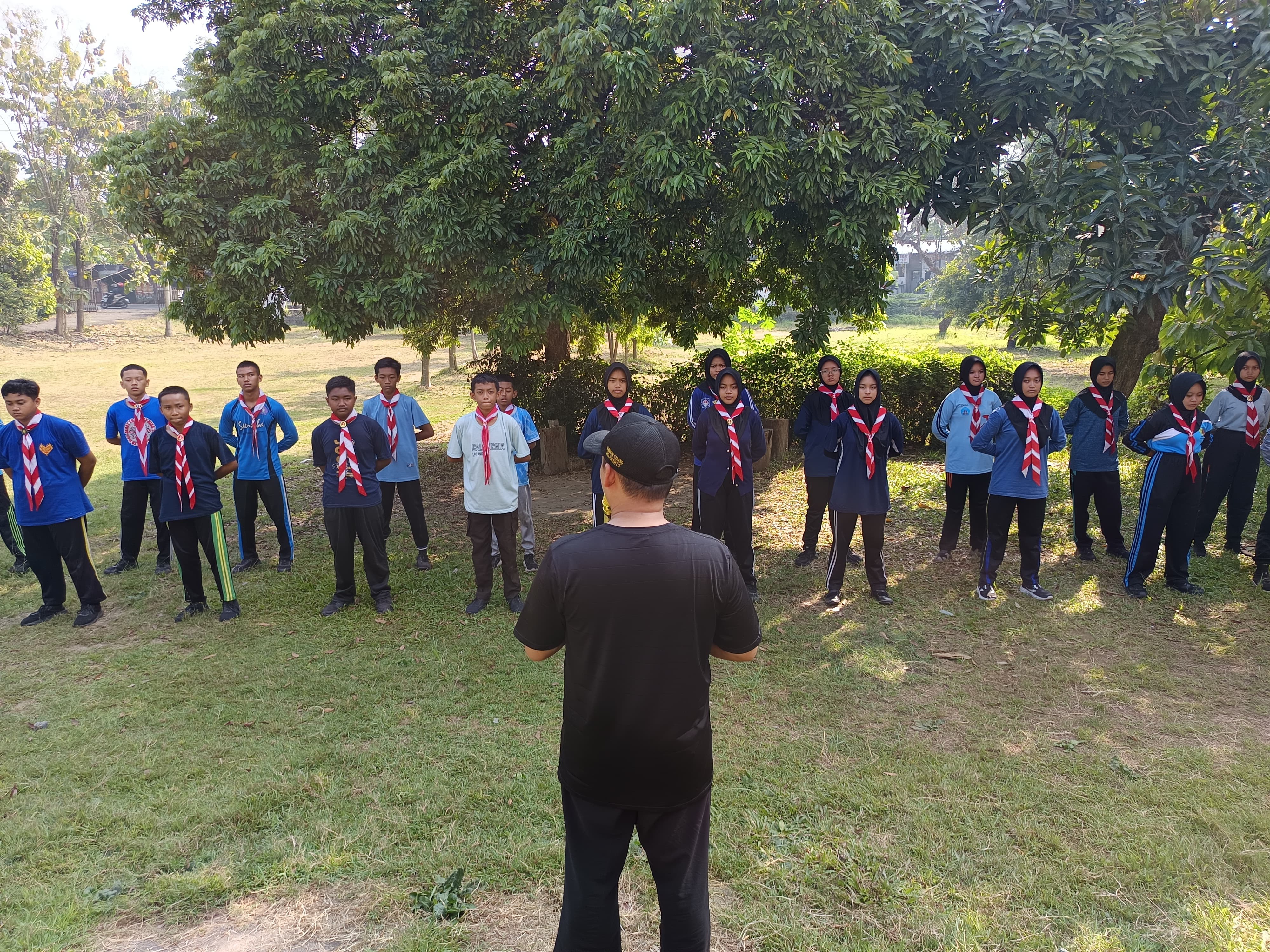 Semangat Korsa Kontingen Kwarcab Mojokerto Ditempa Lewat Latihan Yel-Yel Jelang Jamnas Pramuka XII 2026