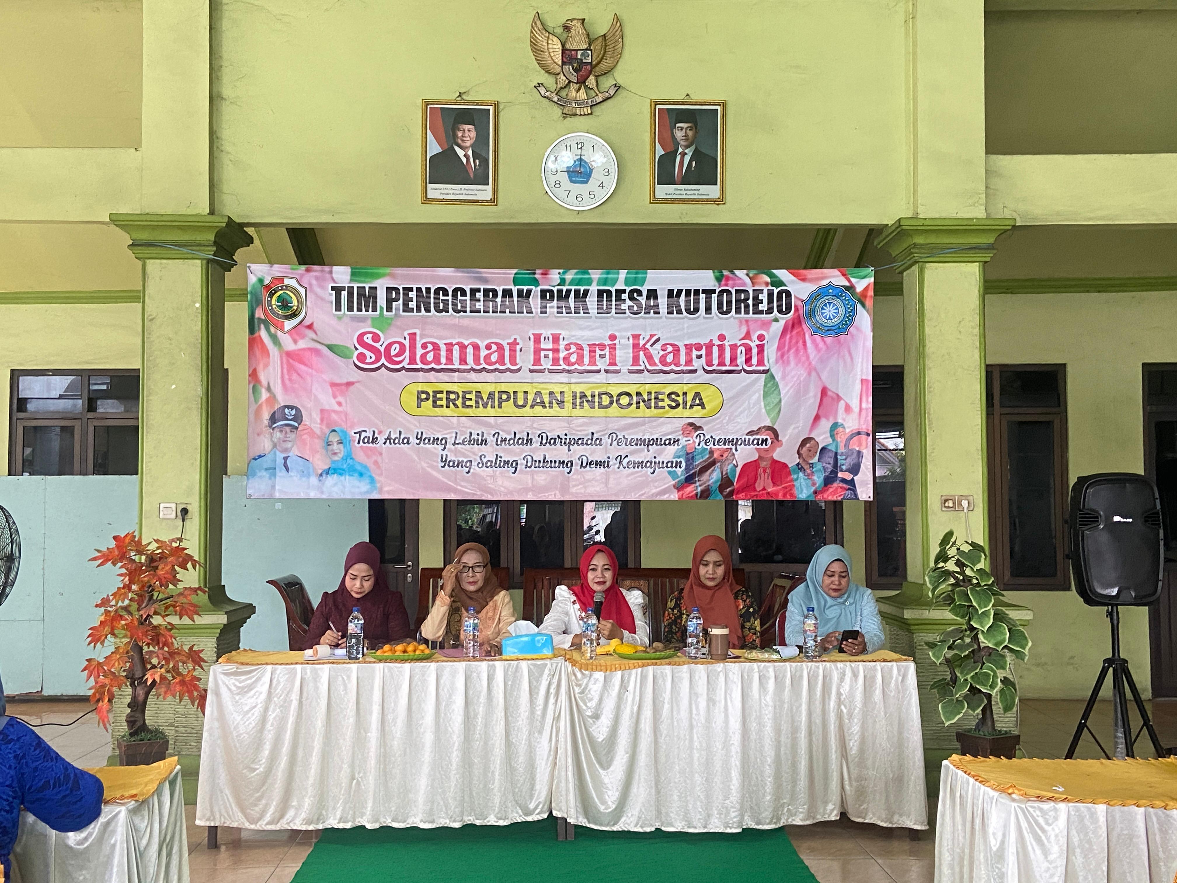 Meriah! TP PKK Desa Kutorejo Peringati Hari Kartini dengan Lomba Fashion Show