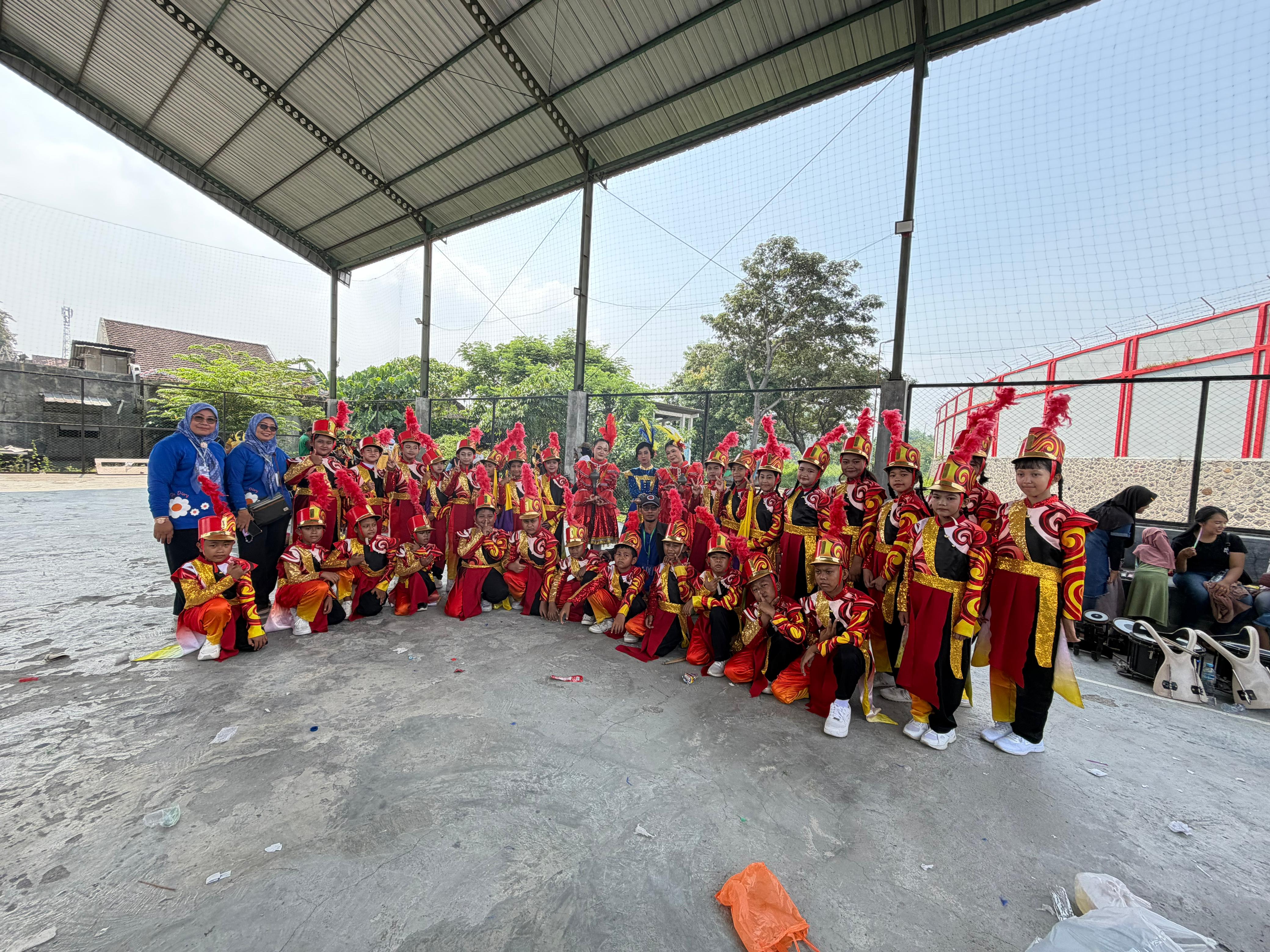 Borong 7 Piala, Drumband SDN Jotangan Mojosari Juara Umum Kejurkab Mojokerto