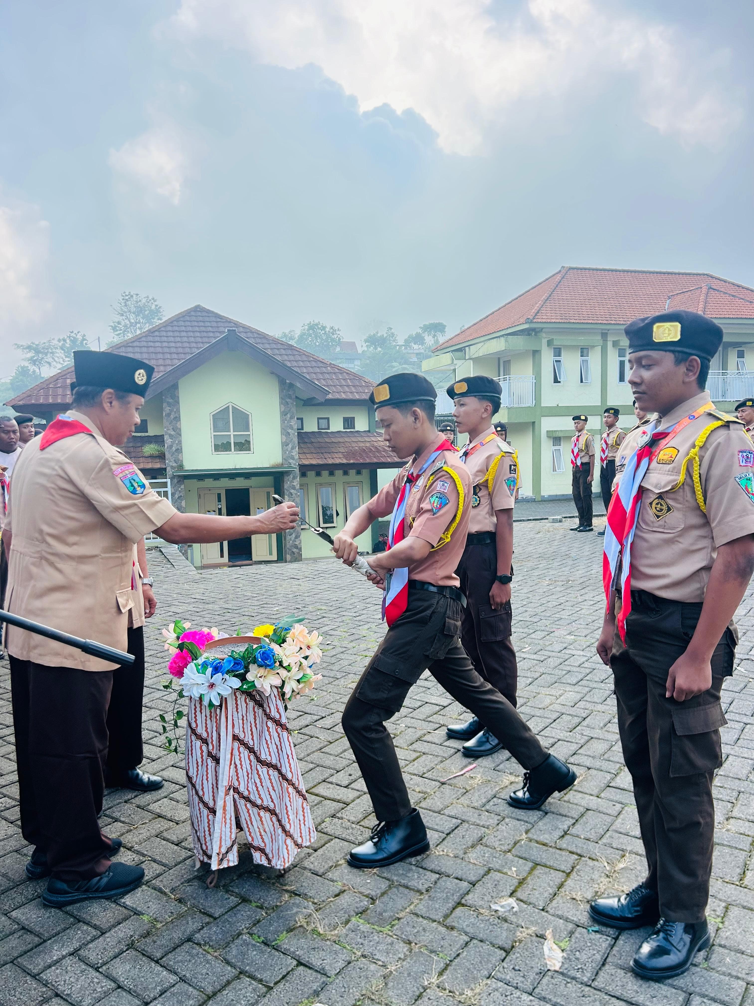 Meneladani Semangat Pahlawan, Mengukir Prestasi Masa Depan: Pelantikan Ambalan Bu Pangeran Diponegoro dan R.A. Kartini MAN 1 Mojokerto Tahun 2026