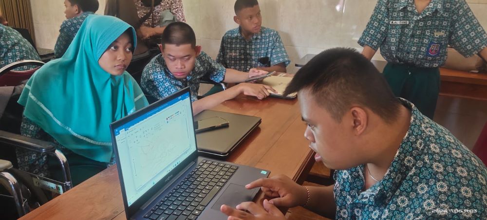 3 Alumni SLBN Seduri Mojosari Raih Beasiswa Penuh Universitas Terbuka