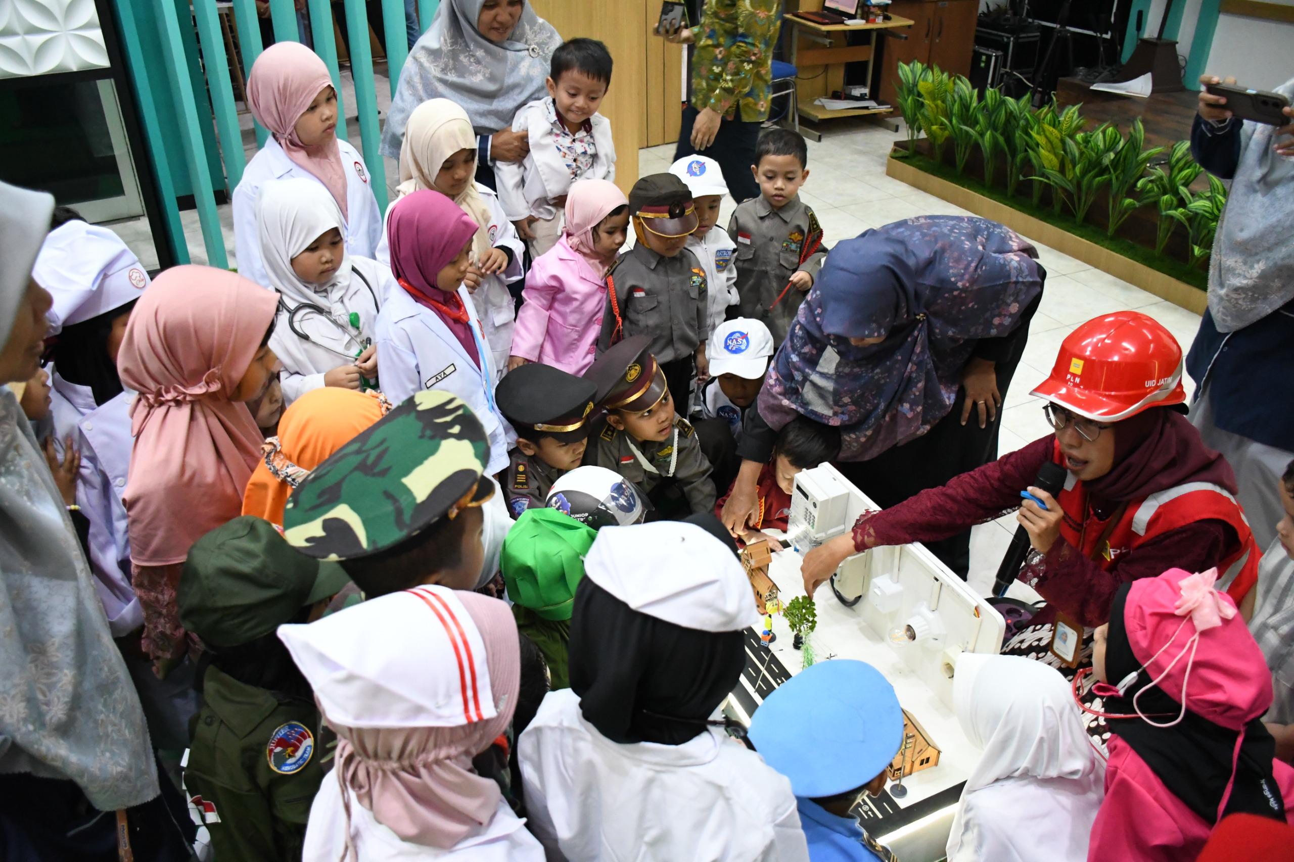 Semangat Hari Kartini, PLN Hadirkan Edukasi dan Apresiasi Perempuan di Berbagai Daerah Jawa Timur