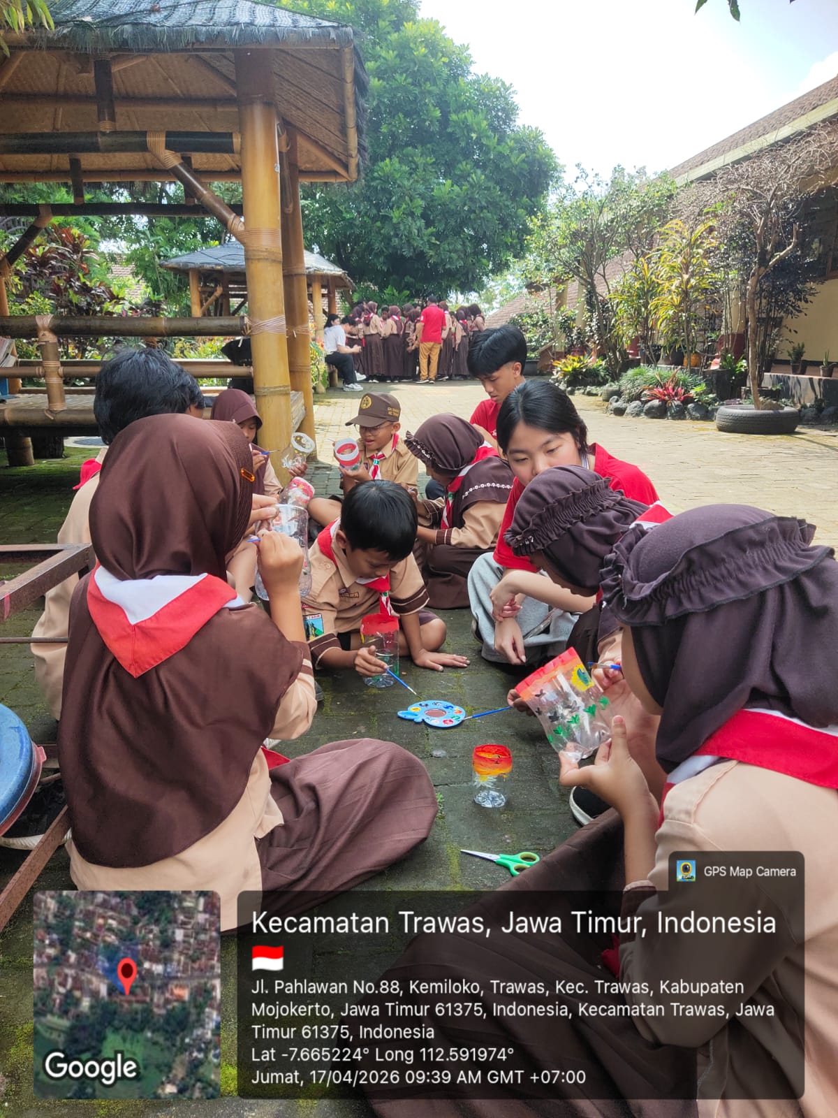 SMA CIPUTRA KASIH SURABAYA GELAR _SOCIALPRENEUR_ DI SDN TRAWAS 2 MOJOKERTO