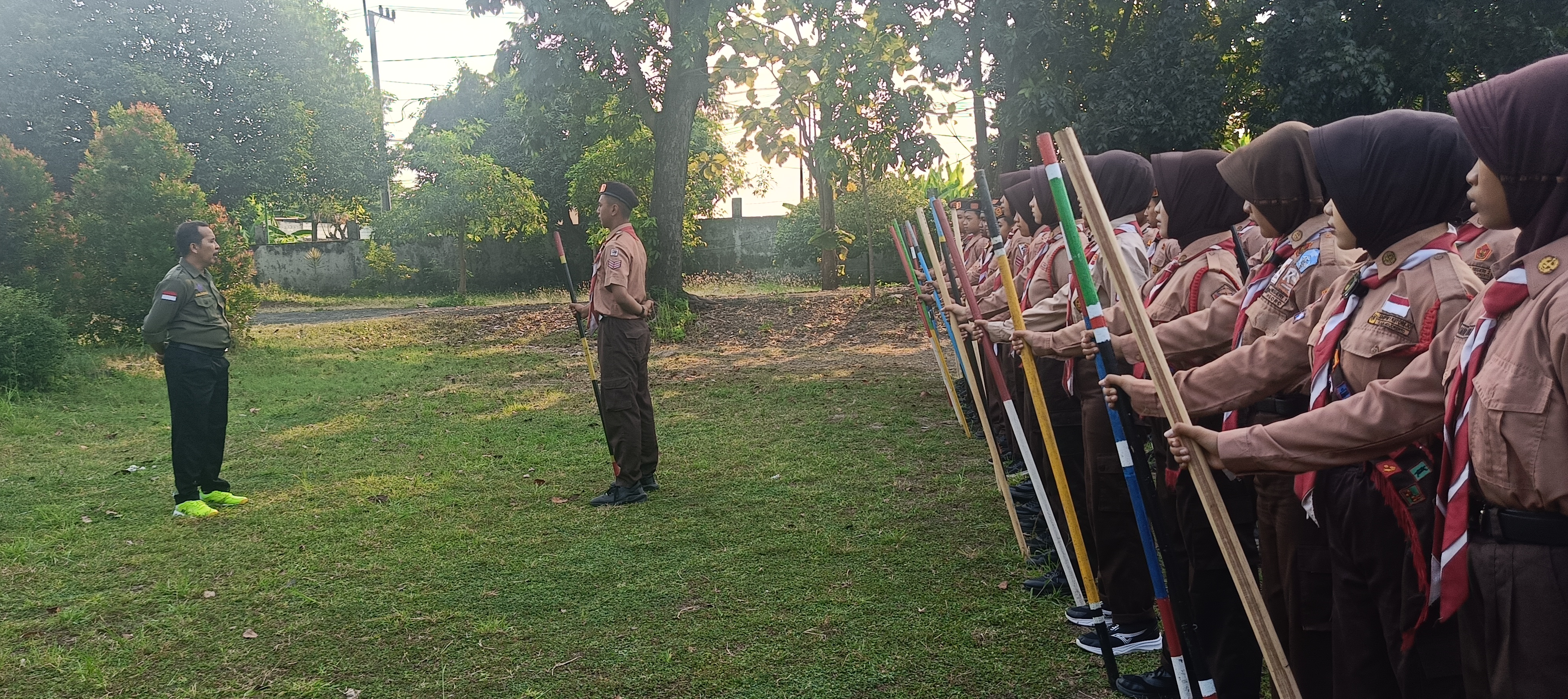 Persiapan Jamnas XII 2026: Kwarcab Mojokerto Bekali Peserta Yel-yel Khas Jatim dan PBB Tongkat